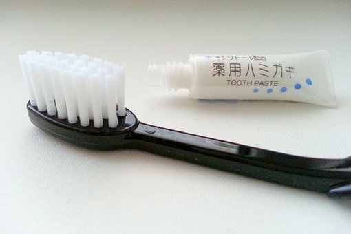 toothpaste-brush